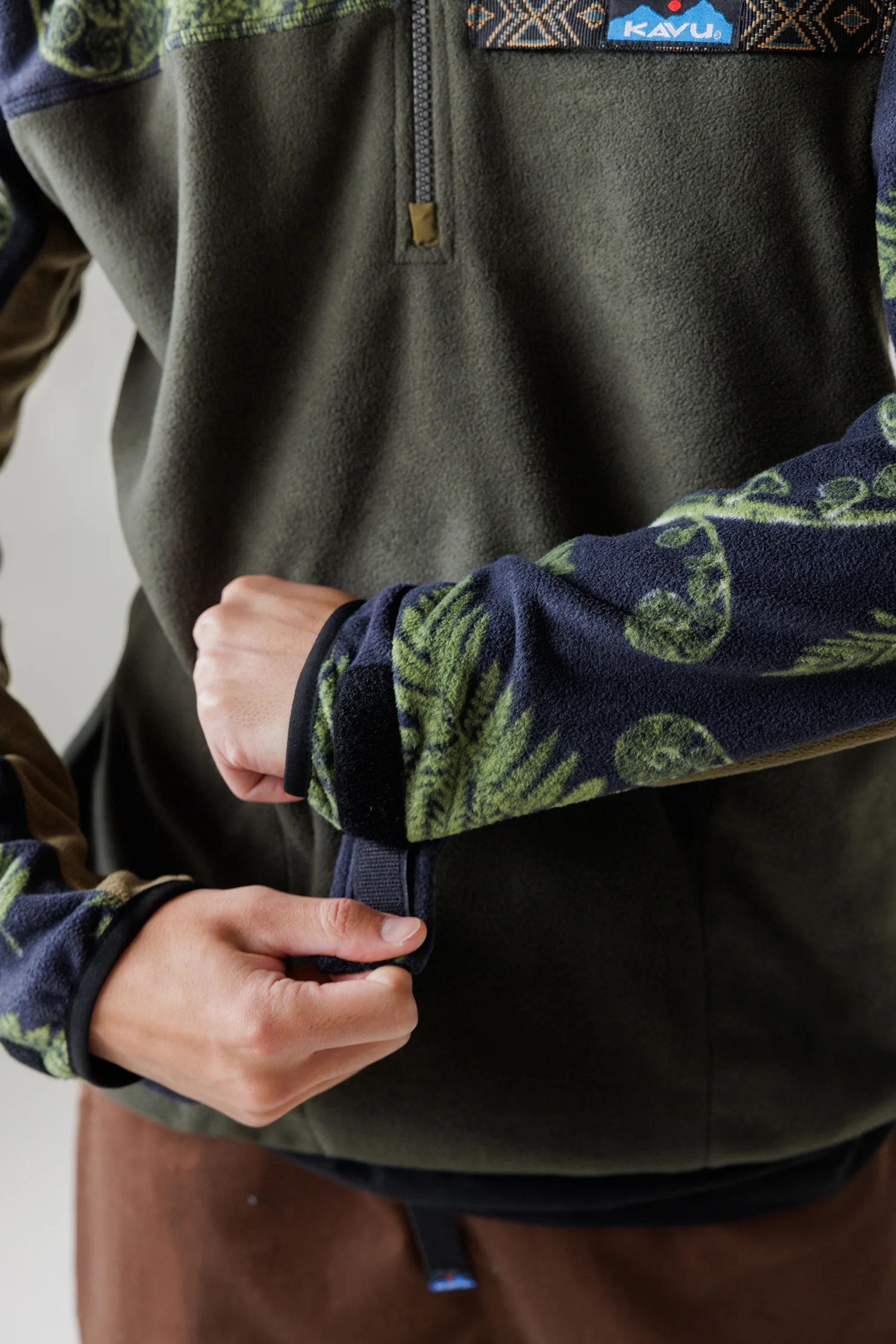 Winter Throwshirt - Image 12