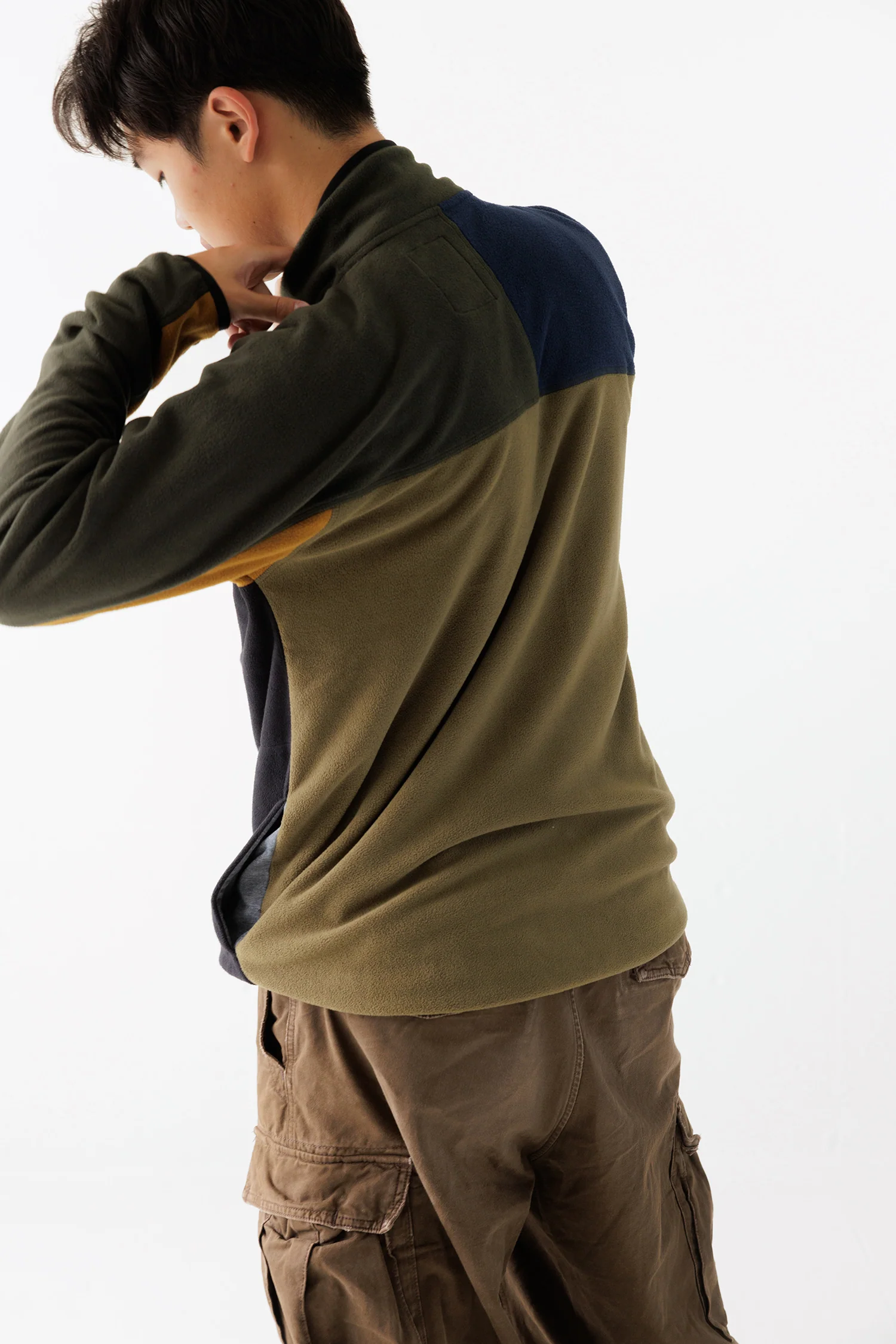 Winter Throwshirt - Image 7